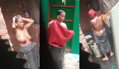 Aunty Bathing Captured